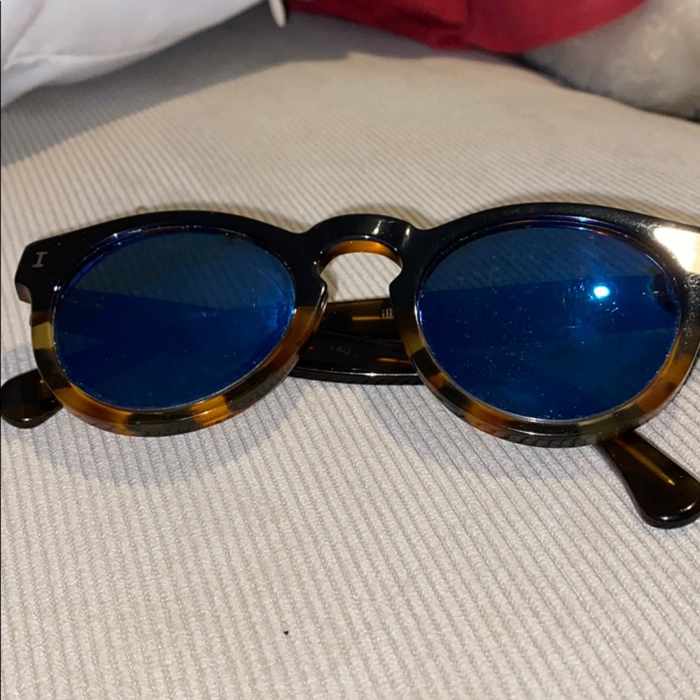 Illesteva Sunglasses with Case